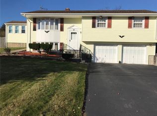 75 Dorothy Ave, Portsmouth, RI 02871