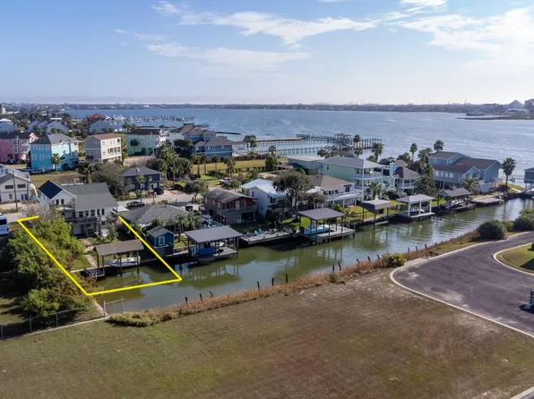1003 Commodore Dr, Galveston, TX 77554