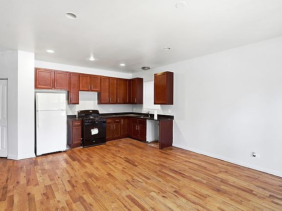 4th image of 1342 E 73rd St #1