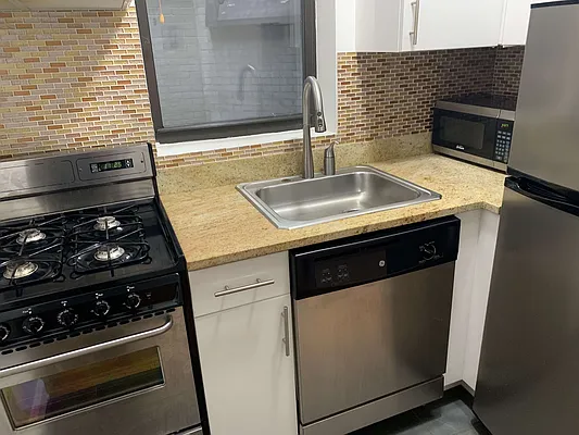 Rented by Flatiron Real Estate Advisors LLC | media 20