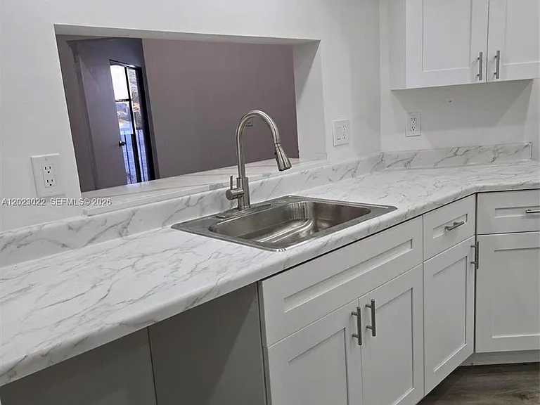 800 Independence Dr #800L — Photo 4