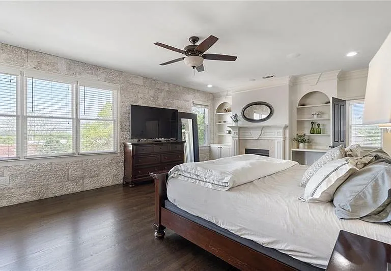 631 Boulevard NE — Photo 26