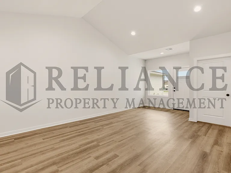 150 N Gowen St — Photo 15