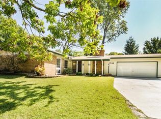 1544 Eastham Dr, Saint Louis, MO 63146