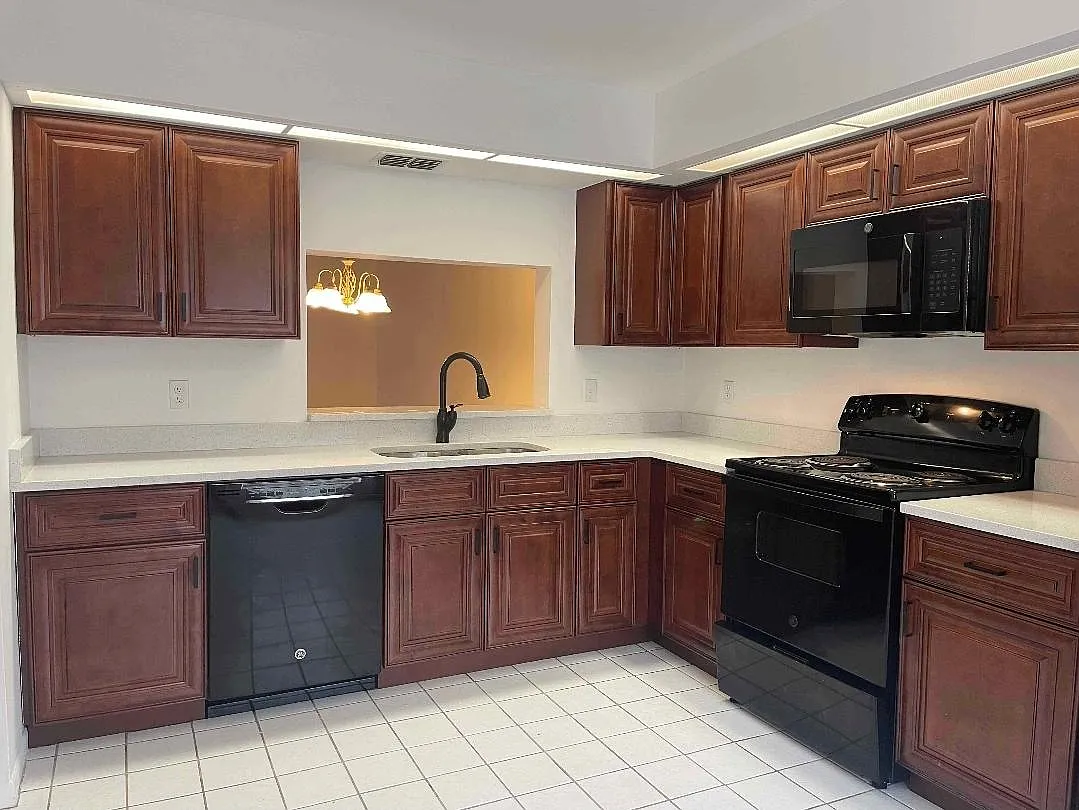 2 bed, 1100 sqft, $1,675 — Photo 3