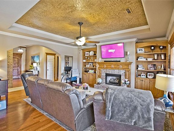 2nd image of 2507 SW Pinoak Ave