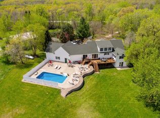 3405 Pleasant Creek Rd, Palo, IA 52324