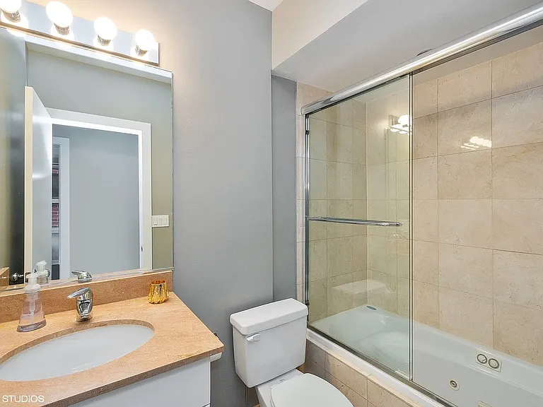 2305 W Wabansia Ave #3 — Photo 6