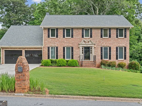 1090 Kelvington Way SW, Lilburn, GA 30047