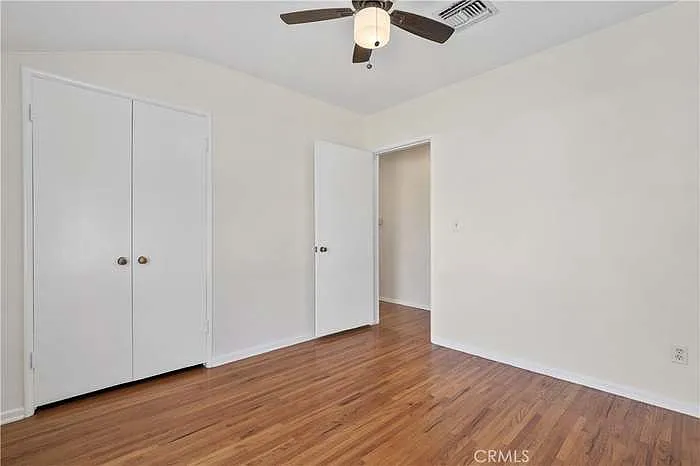 10025 Burnet Ave — Photo 2