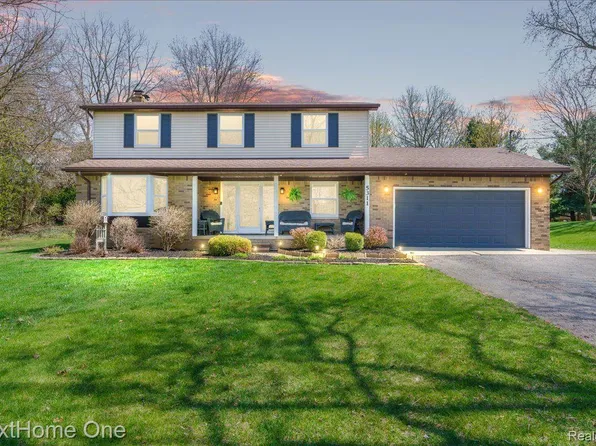 5311 Red Fox Dr, Brighton, MI 48114