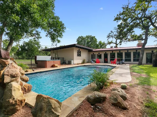 48 Kneese Rd, Fredericksburg, TX 78624