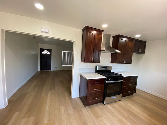 3rd image of 10602 Lampson Ave