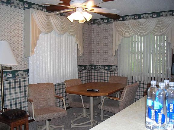 3rd image of 3683 Bauer Dr