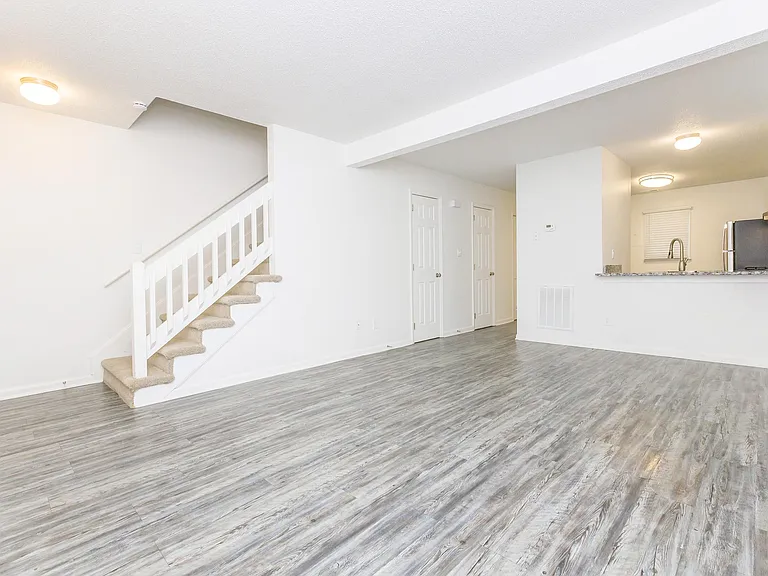 Belmont Heights Apartments & Townhomes — Photo 31