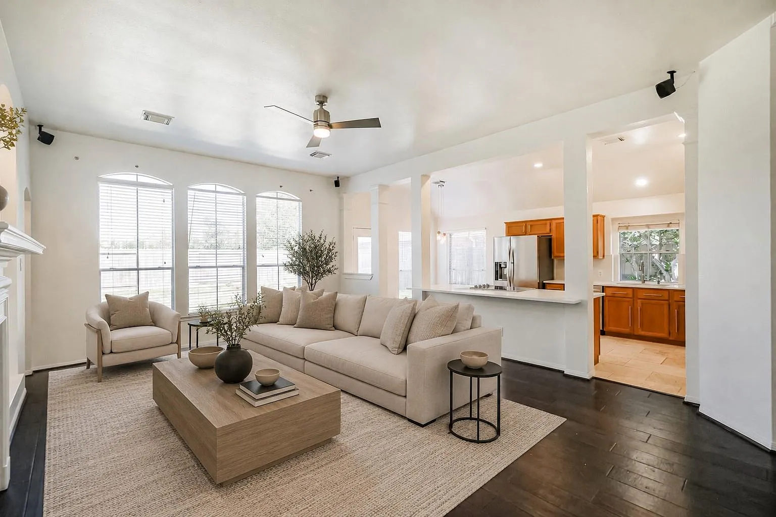 3 bed, 2.0 bath, 2027 sqft, $2,650 — Photo 1