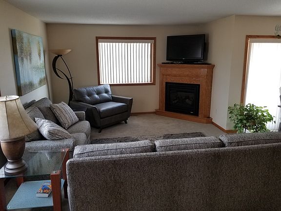LR w/Gas Fireplace