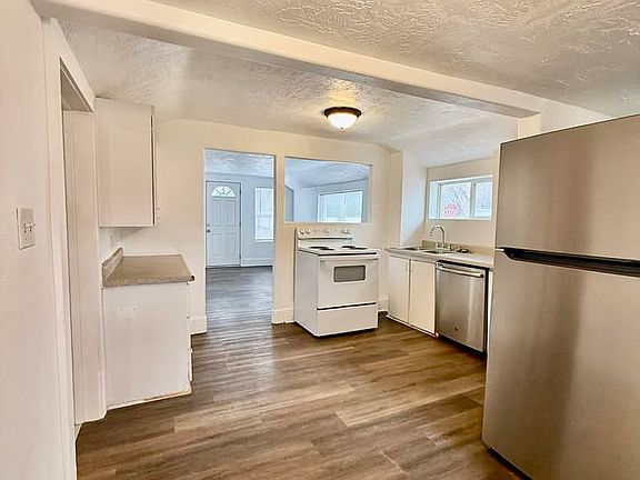 3rd image of 624 W Benton St