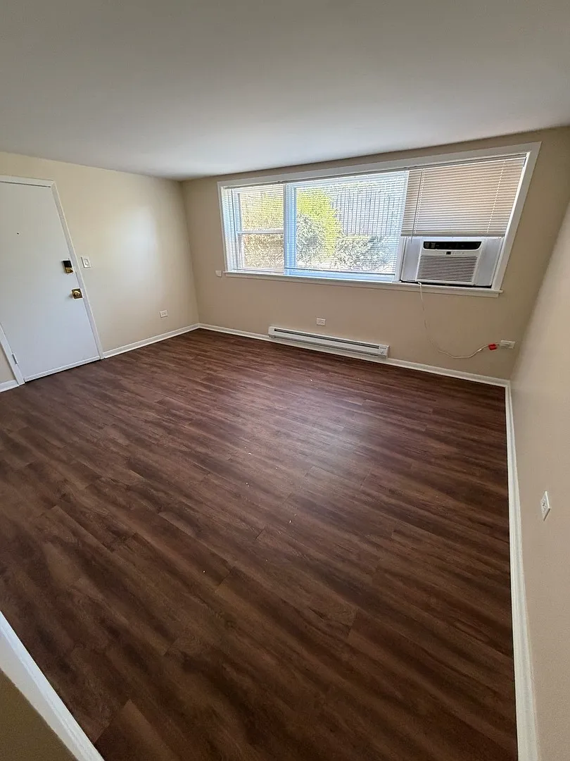 1 bed, 700 sqft, $1,350 — Photo 4