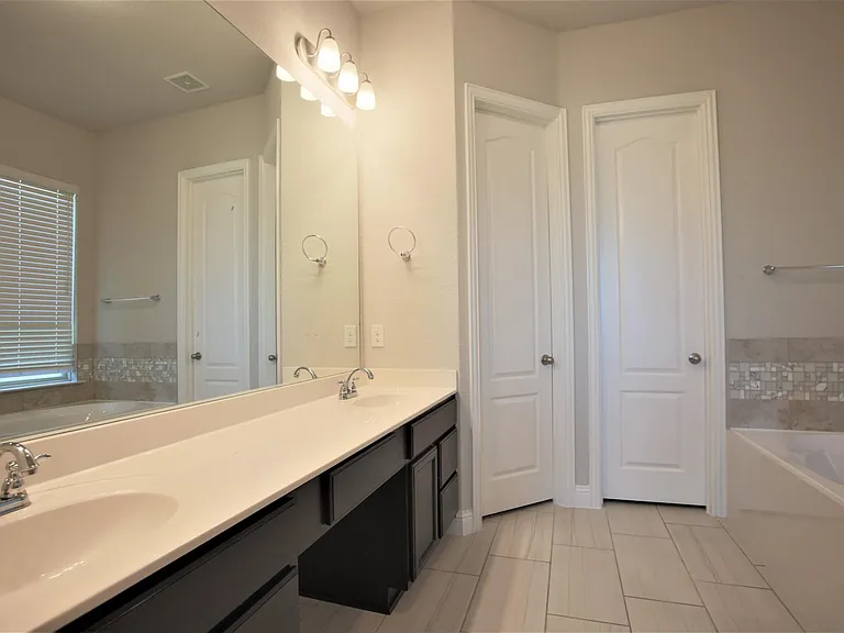 219 Lexington Ave — Photo 14