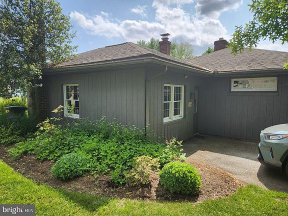 3rd image of 808 3rd Ave