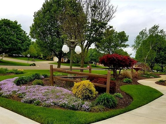 3rd image of 7969 Loriwood Cir NW