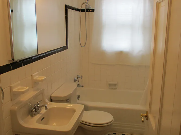 2721 Brownsboro Rd #2 — Photo 4