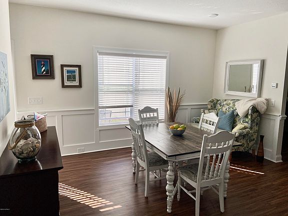 4th image of 2303 Sweet Bay Dr #B