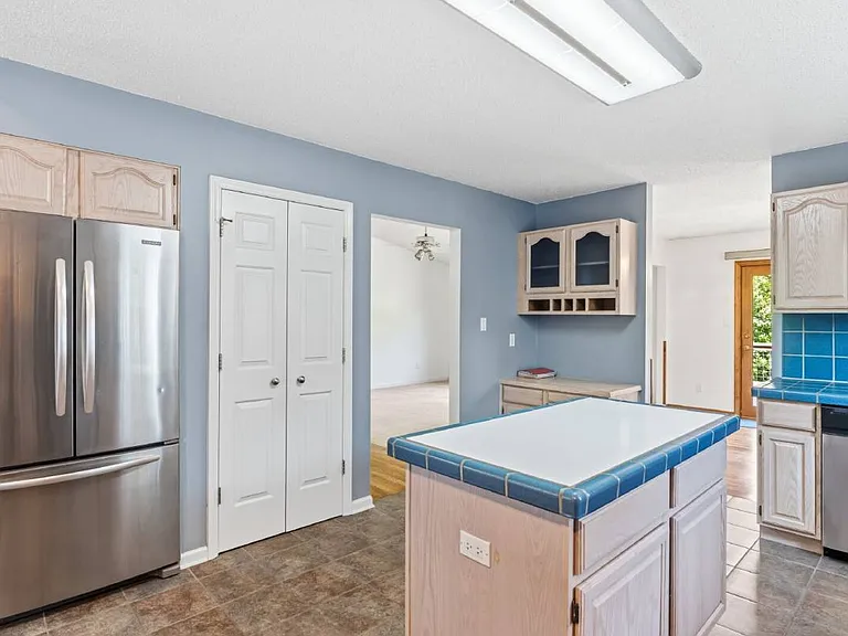 105 Goldfinch Ln — Photo 9