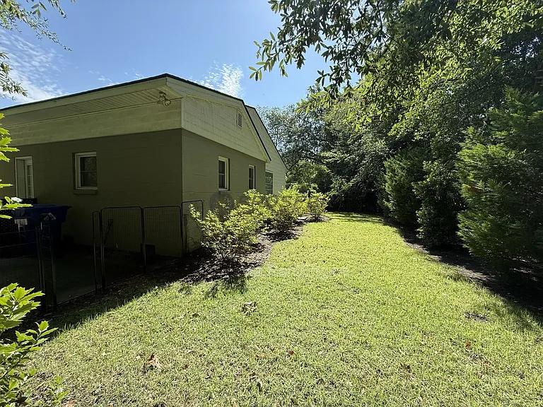 575 Elizabeth Ln W — Photo 6