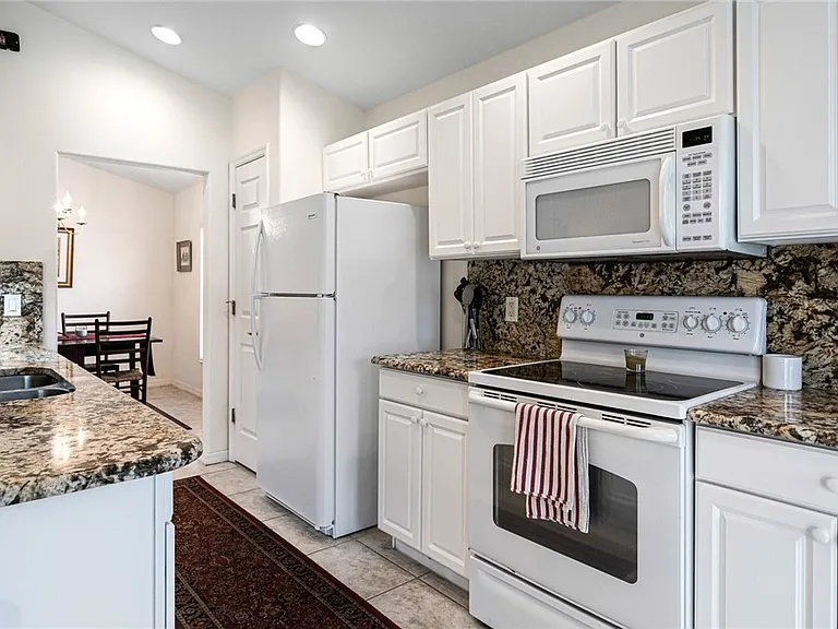 10082 Oakhurst Way — Photo 7