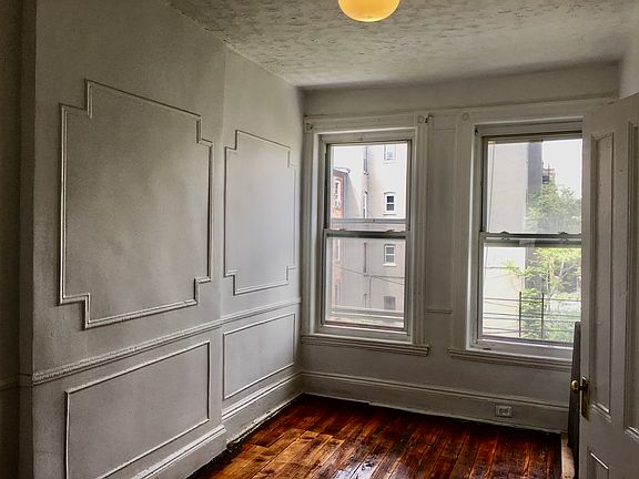 4th image of 523 Halsey St #3