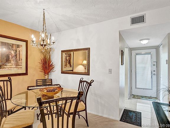 4th image of 2831 Somerset Dr APT 207