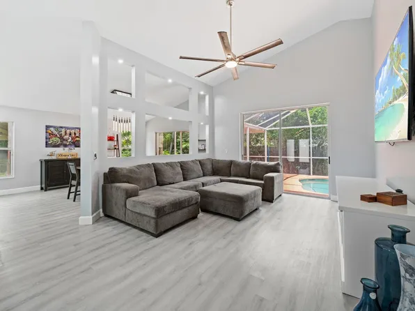 5692 NW 41st Avenue, Coconut Creek, FL 33073