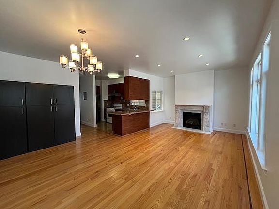 3rd image of 915 Jackson St #915