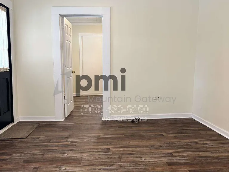 319 Oak Ave #B — Photo 4
