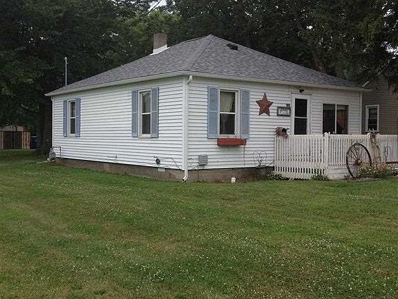 2nd image of 121 N. Iroquois St
