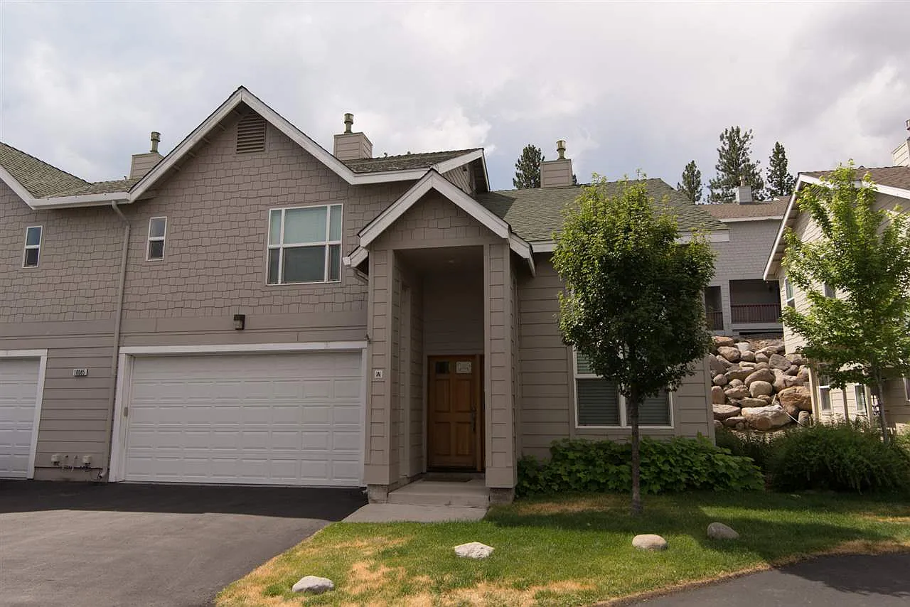 10085 Nicolas Dr photo 1