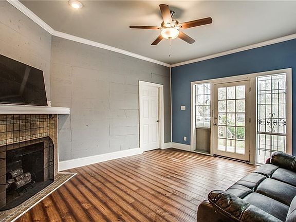 2nd image of 211 W Pembroke Ave