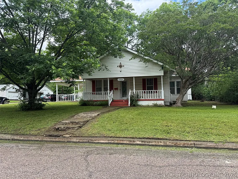 1524 W Maple St — Photo 2