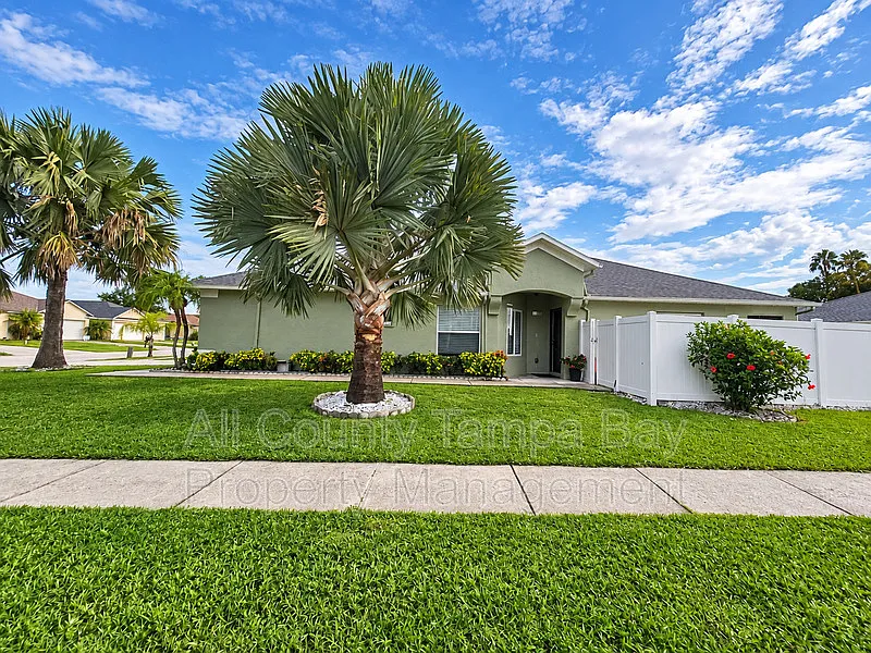 3 bed, 2.0 bath, 1355 sqft, $2,300 — Photo 1