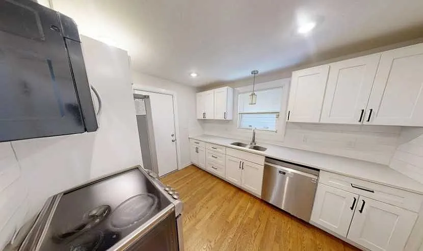 3 bed, 1.5 bath, $4,575 — Photo 4