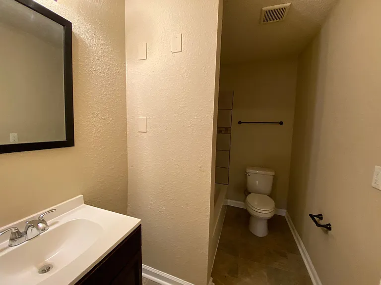 2311 S Park St — Photo 10