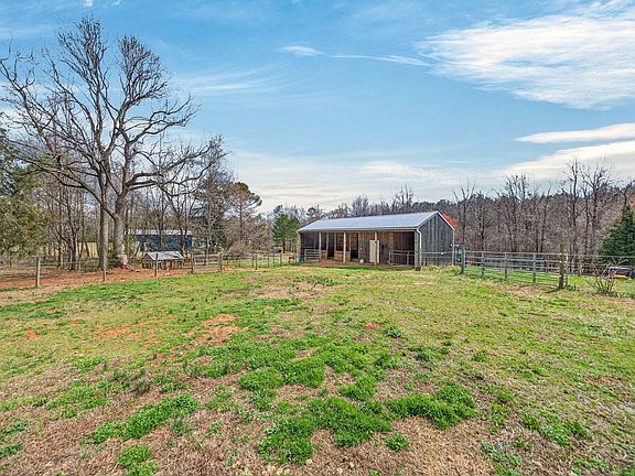 4th image of 230 Spring View Ln