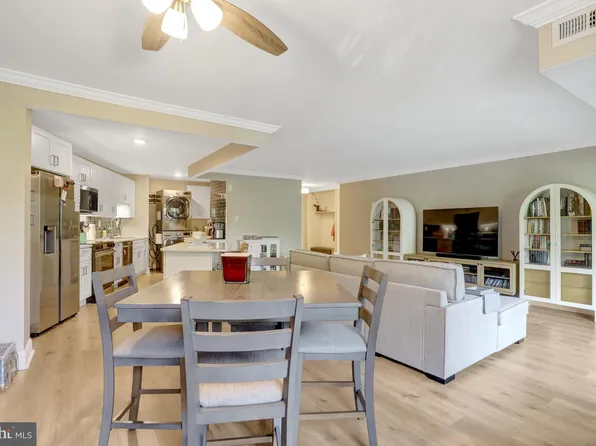 205 Yoakum Pkwy Unit 314, Alexandria, VA 22304