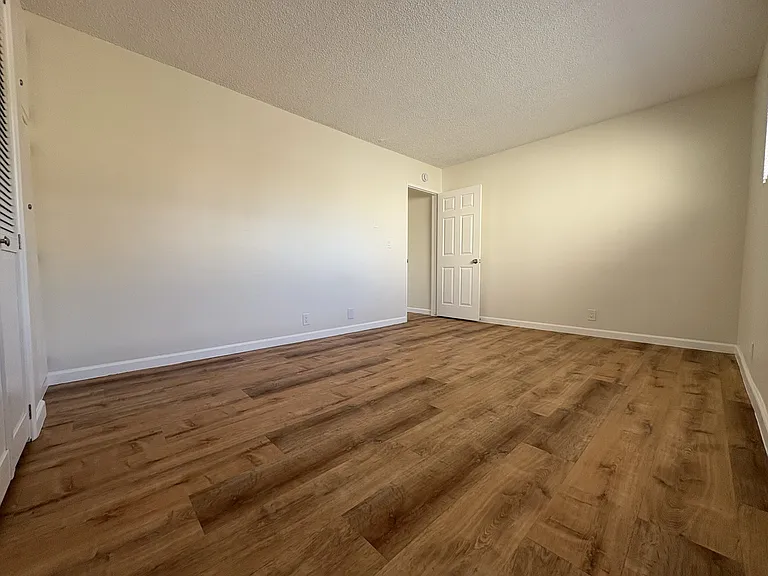 647 Olive Ave — Photo 30