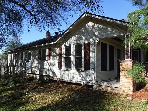 3rd image of 706 S Elm St