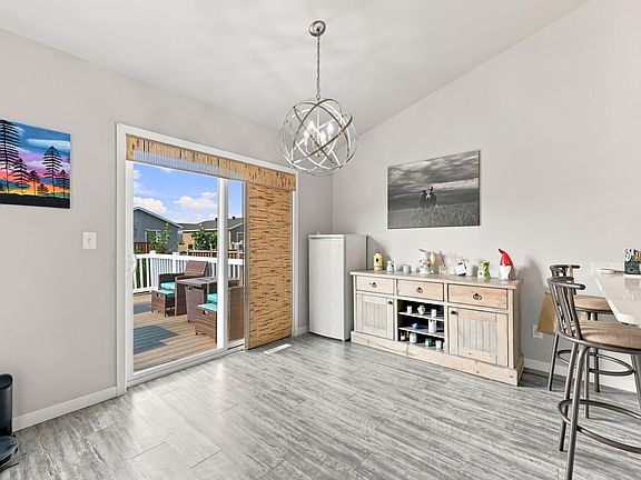 4th image of 935 Eaglewood Ave W