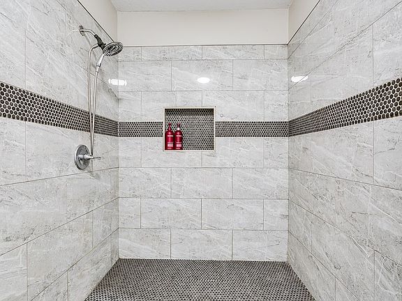 5th image of 3218 Briargrove Ln