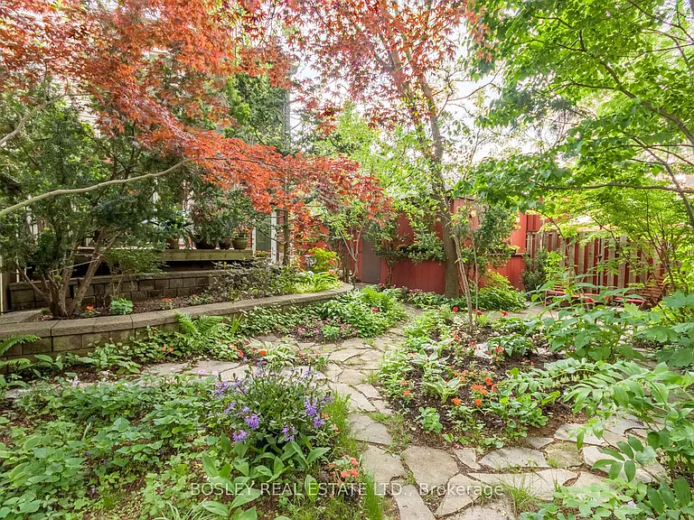 22 Martin Cres — Photo 39